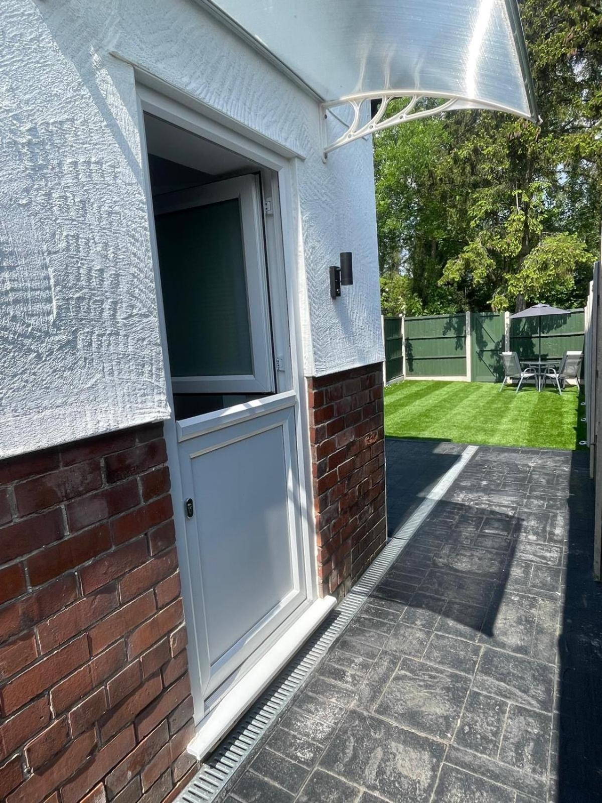 Вилла The Upton Coach House Бёкенхэд Экстерьер фото
